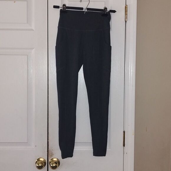 Zenana Outfitters  gray cell pocket stretch leggings Sz S - Picture 1 of 5
